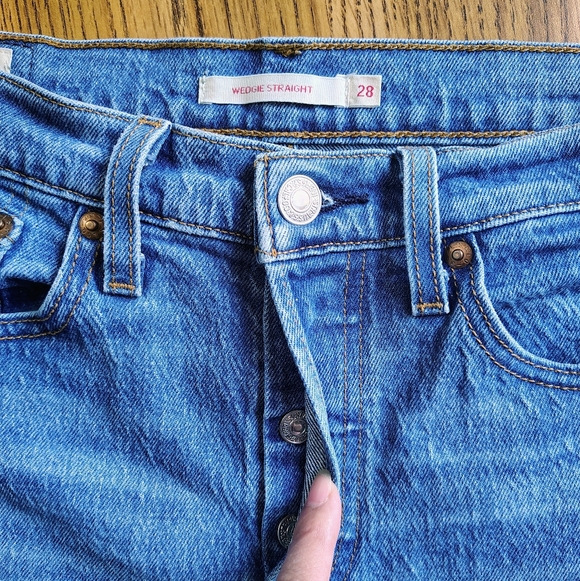 Levi's Premium Wedgie Straight Women's Jeans Buttons Fly Medium Wash 28. - Picture 5 of 16
